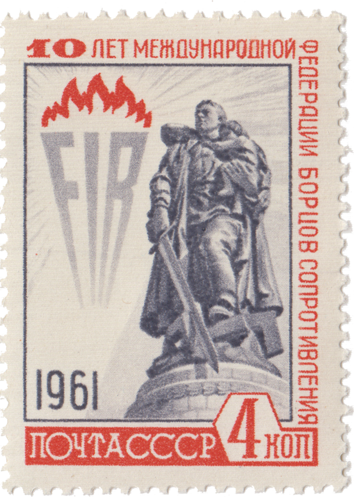 Статуя советского воина-освободителям в Берлине и эмблема федерации