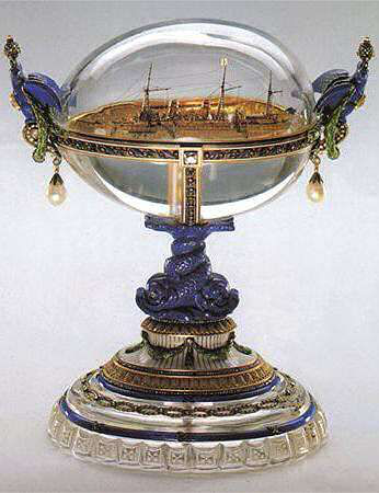 Пасхальное яйцо Фаберже с моделью императорской яхты «Штандарт» внутри