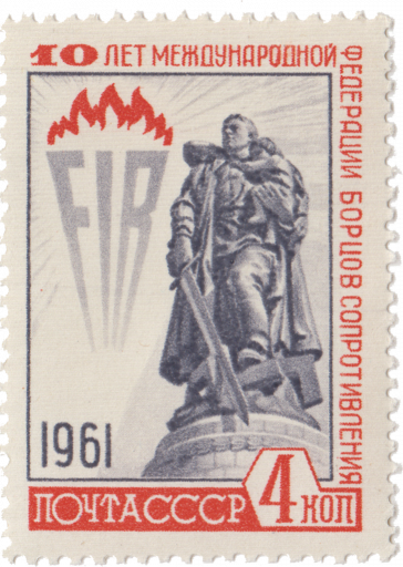 Статуя советского воина-освободителям в Берлине и эмблема федерации