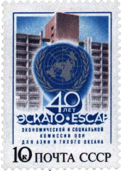 Эмблема ООН и здание ЭСКАТО